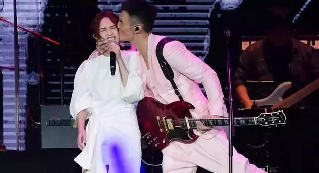 李荣浩怎么去台湾是什么意思 李荣浩要跟团去台湾见杨丞琳吗