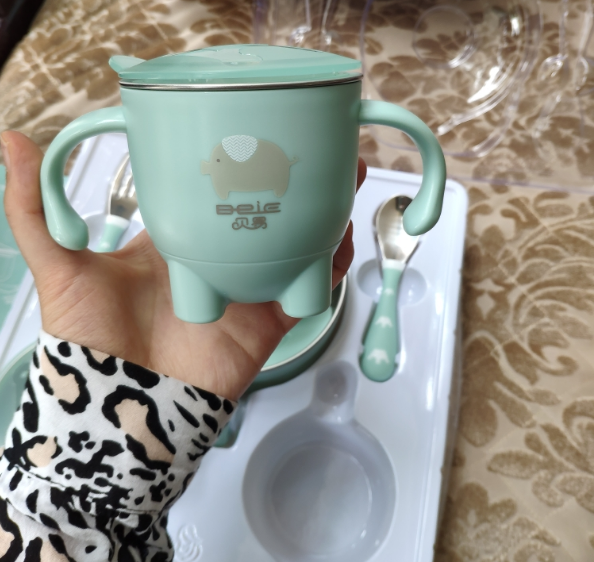 贝易儿童餐具宝宝拿着方便吗 贝易儿童餐具用起来感觉如何