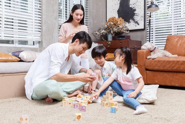 大宝二宝争抢玩具有什么好处 二胎孩子老是争抢玩具怎么办
