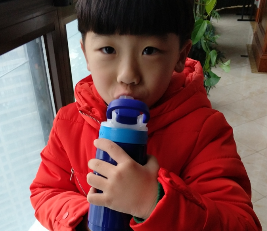 美国contigo儿童吸管保温杯怎么样  contigo儿童吸管保温杯使用测评