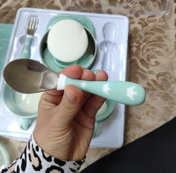 贝易儿童餐具宝宝拿着方便吗 贝易儿童餐具用起来感觉如何