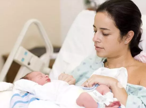 产后不能大补吃什么 产后第一天适合吃什么