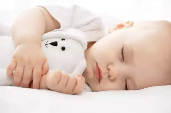 夏季热要不要给宝宝穿纸尿裤 夏季宝宝穿纸尿裤要注意什么