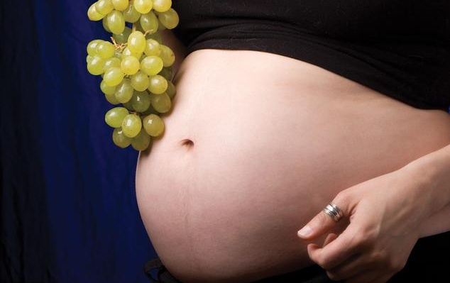 孕妇吃葡萄宝宝眼睛会变大吗 怀孕吃葡萄的好处