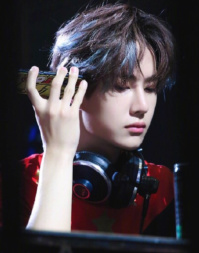 高颜值电竞男主脸什么样 适合电竞男主的爱豆有哪些