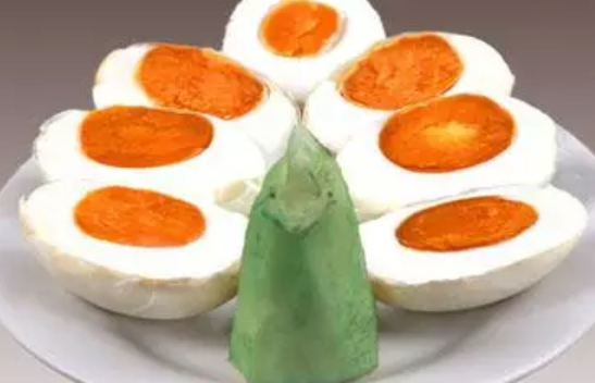 哺乳期能吃咸蛋吗 孕妇吃什么下奶