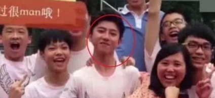 蔡徐坤的下巴是不是整容了 蔡徐坤过去是宽下巴吗 蔡徐坤的下巴是不是整容了 蔡徐坤过去是宽下巴吗