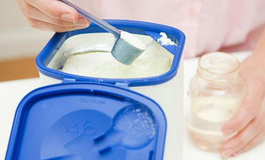 婴儿奶冲太浓也会导致营养不良吗 奶粉过浓有什么危害