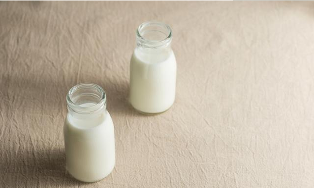 生牛乳和脱脂奶粉有什么区别 生牛乳和脱脂奶粉哪个更好 生牛乳和脱脂奶粉有什么区别 生牛乳和脱脂奶粉哪个更好