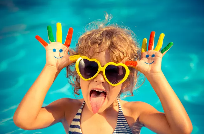 小孩可以戴墨镜吗 儿童戴太阳镜会伤眼吗