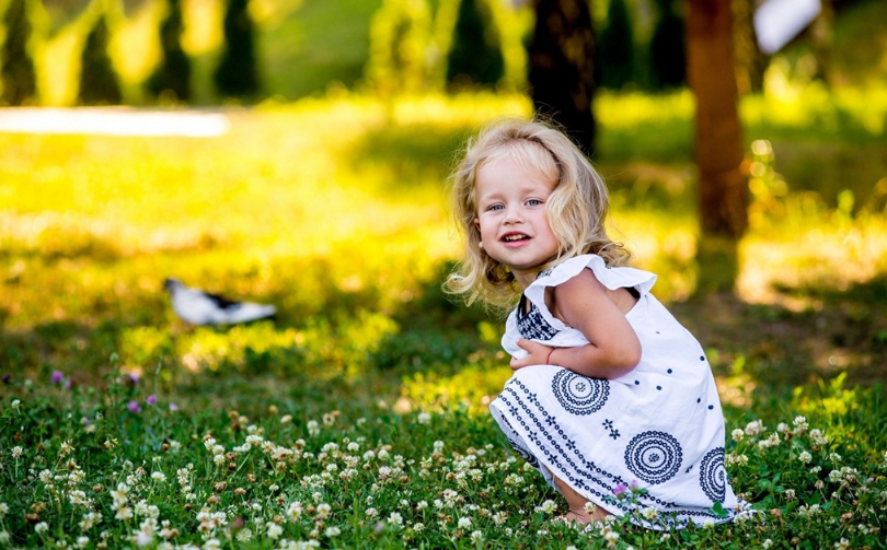 怎么教孩子用杯子 不同年龄段孩子学用杯子方法