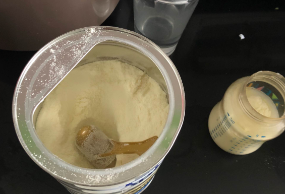 澳洲版爱他美和德版爱他美哪个好 新西兰爱他美白金版和德版爱他美对比