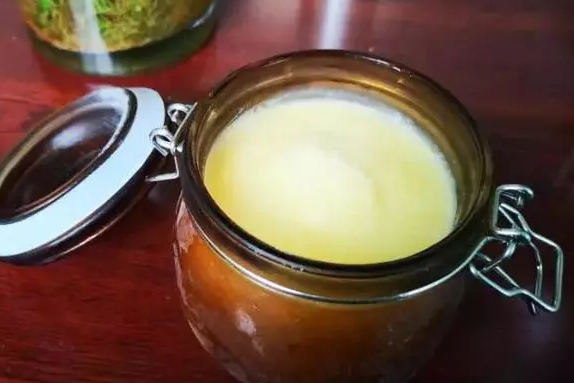 哺乳期吃蜂王浆下奶吗 哺乳期吃蜂王浆好不好