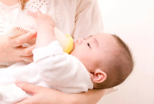 婴儿奶瓶选择有很大的讲究 婴儿奶瓶该如何选择 婴儿奶瓶选择有很大的讲究 婴儿奶瓶该如何选择