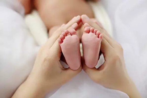 步前鞋学步鞋机能鞋有什么区别 刚刚学走路的宝宝怎么买鞋 步前鞋学步鞋机能鞋有什么区别 刚刚学走路的宝宝怎么买鞋