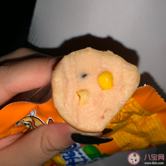 女子喝便利蜂热可可嚼出蟑螂 在食品中吃到异物该如何维权