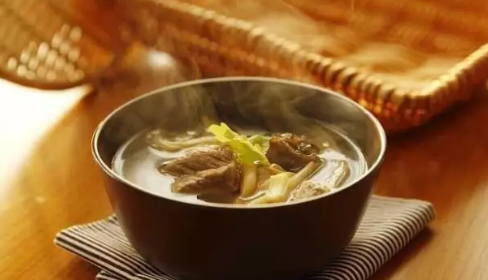 哺乳期吃黄花菜下奶吗 哺乳期吃黄花菜的做法