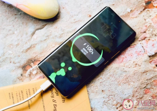 手机直屏好还是曲屏好 手机屏幕E4/E5/E6材质区别有哪些 手机直屏好还是曲屏好 手机屏幕E4/E5/E6材质区别有哪些