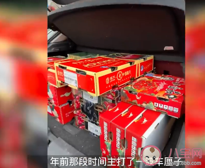 护士兼职摆摊两周赚1万5后全职开店 摆摊卖水果很赚钱吗
