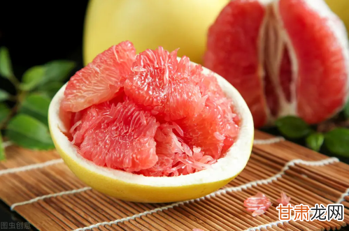 剥好的柚子肉放在保鲜盒里可以放多久 剥好的柚子肉放一晚上还能吃吗