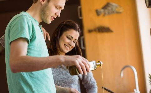 泰国善男信女竟对&ldquo;生殖器&rdquo;建筑顶香膜拜