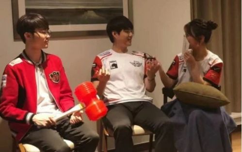 Bang事业爱情双丰收:退役仪式上宣布自己求婚LCK主持成功 Bang事业爱情双丰收:退役仪式上宣布自己求婚LCK主持成功