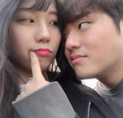 Bang事业爱情双丰收:退役仪式上宣布自己求婚LCK主持成功 Bang事业爱情双丰收:退役仪式上宣布自己求婚LCK主持成功