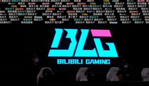 UZI时隔895天重返LPL 没想到刚复出就负重前行 UZI时隔895天重返LPL 没想到刚复出就负重前行