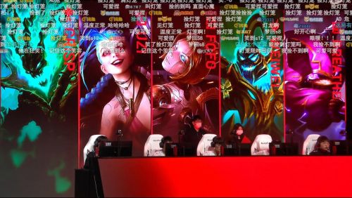 UZI时隔895天重返LPL 没想到刚复出就负重前行 UZI时隔895天重返LPL 没想到刚复出就负重前行