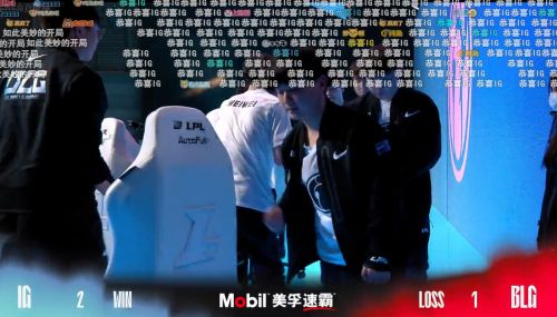 UZI时隔895天重返LPL 没想到刚复出就负重前行 UZI时隔895天重返LPL 没想到刚复出就负重前行