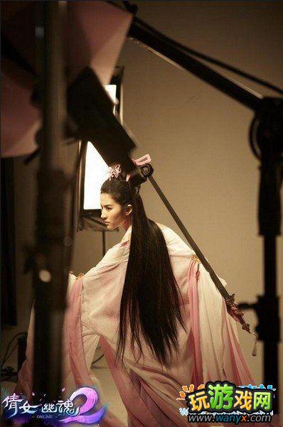 刘亦菲代言网游《倩女幽魂2》长裙摆舞犹如仙女下凡