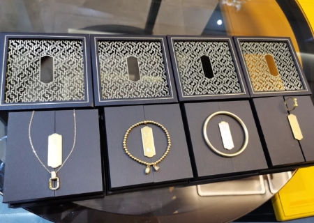 周大福工费是按克算的吗1