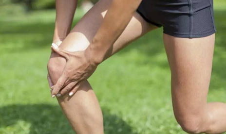 膝盖疼痛可能有三种病有积液3