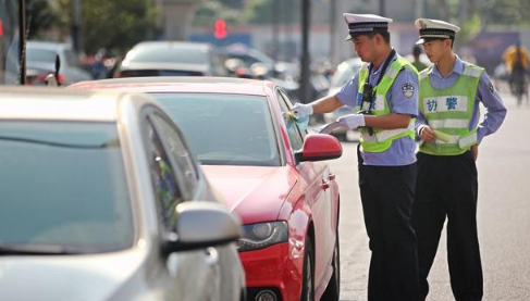 门口乱停车打12345可以吗3