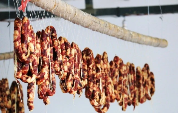 香肠灌好了需要扎洞吗1