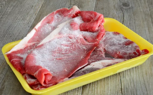 肉泡在水里解冻正确吗2