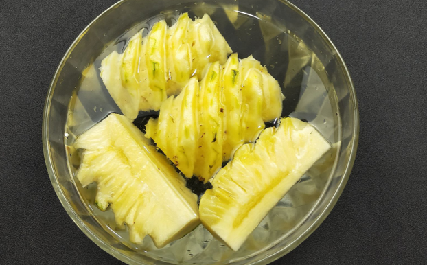 菠萝泡盐水好还是糖水好1