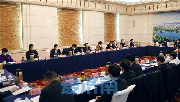 雷杰在讨论省政府工作报告时表示 以政协工作新成效助推强省建设开创新局面