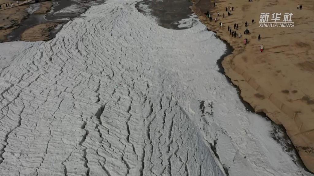 黄河壶口瀑布流凌封河 往日奔腾咆哮的瀑布消失了