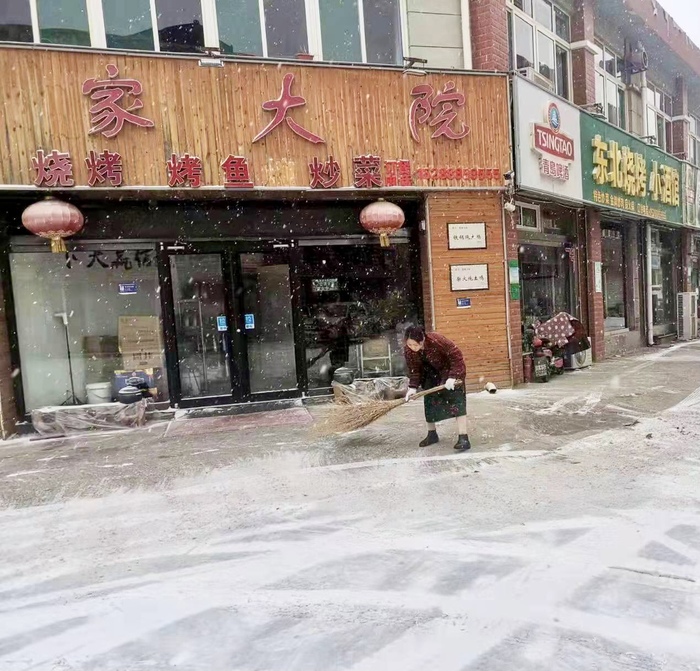 “全民参与各扫门前雪”:看济南别样“雪景”