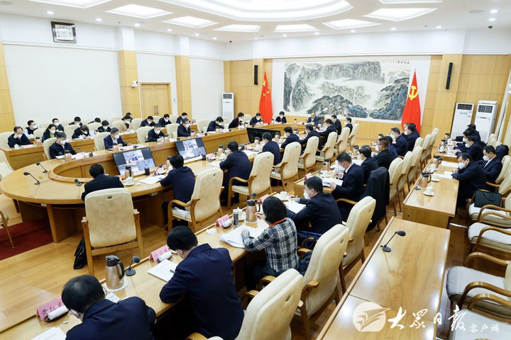 省委理论学习中心组进行集体学习