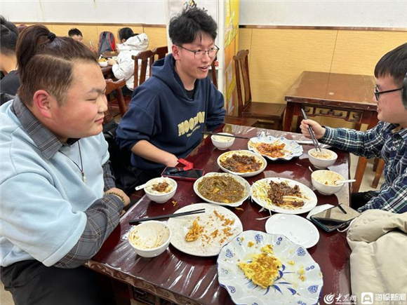 30年老牌鲁菜馆重拾“烟火气”：一天迎来200多位顾客