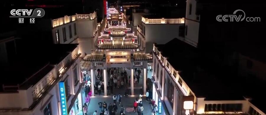 花灯璀璨迎新春 多地开展丰富多彩节庆活动