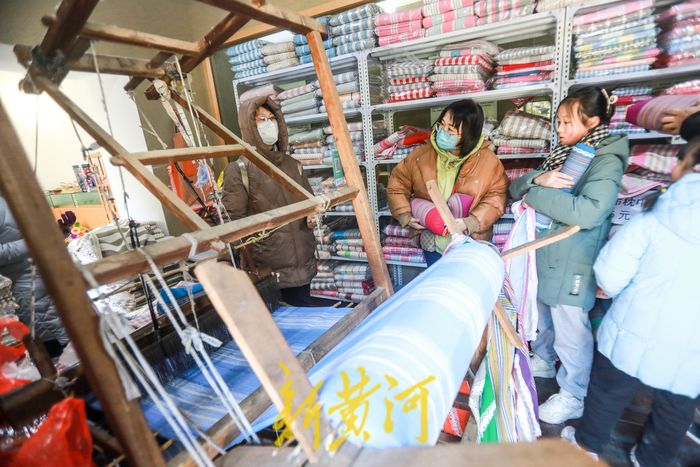 免门票景区游客如织，来古村落体验传统“年味”