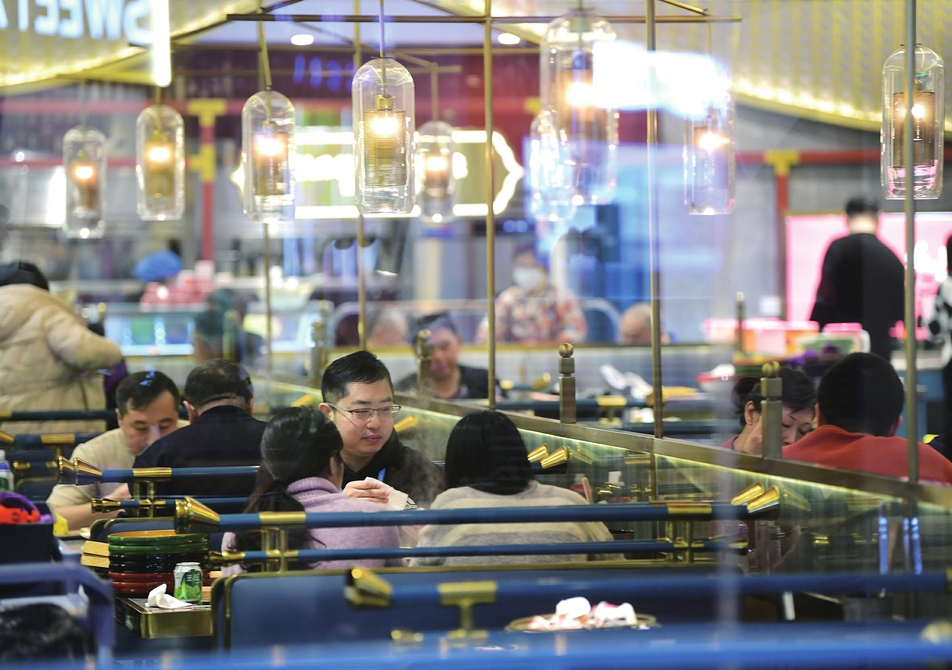 排队就餐重现 消费活力回归