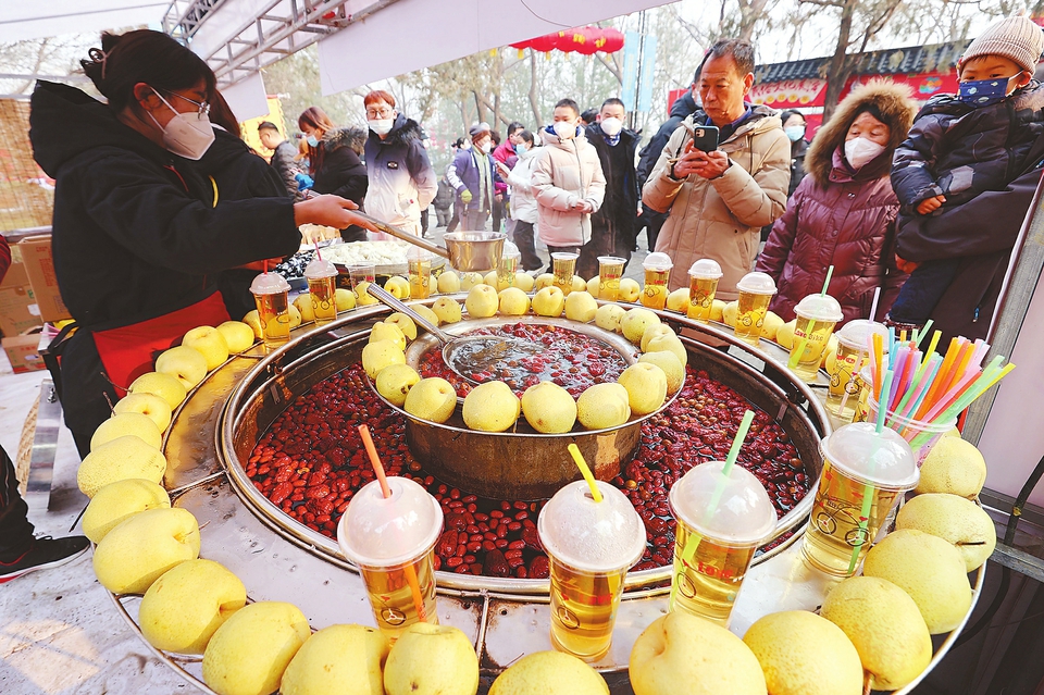 玩法多年味足 人从众消费活力满格 “烟火”泉城回归