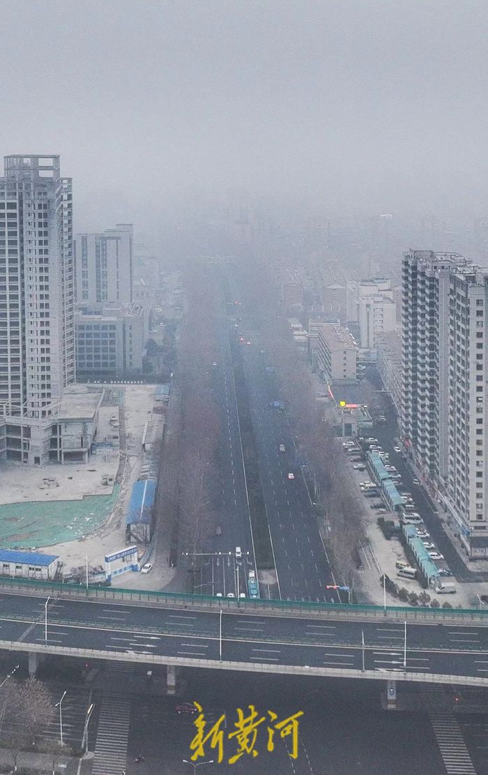 寒潮将至 泉城大雾已“就位”