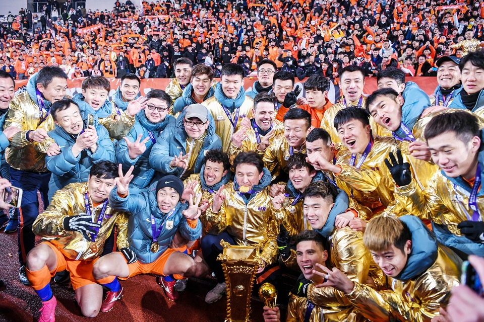 第8次夺得足协杯冠军 山东泰山逆境中绝杀封王
