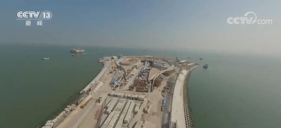 春节不“打烊” 一项项重大工程建设正酣