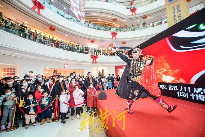 新春展演非遗川剧变脸 拉满过年氛围感